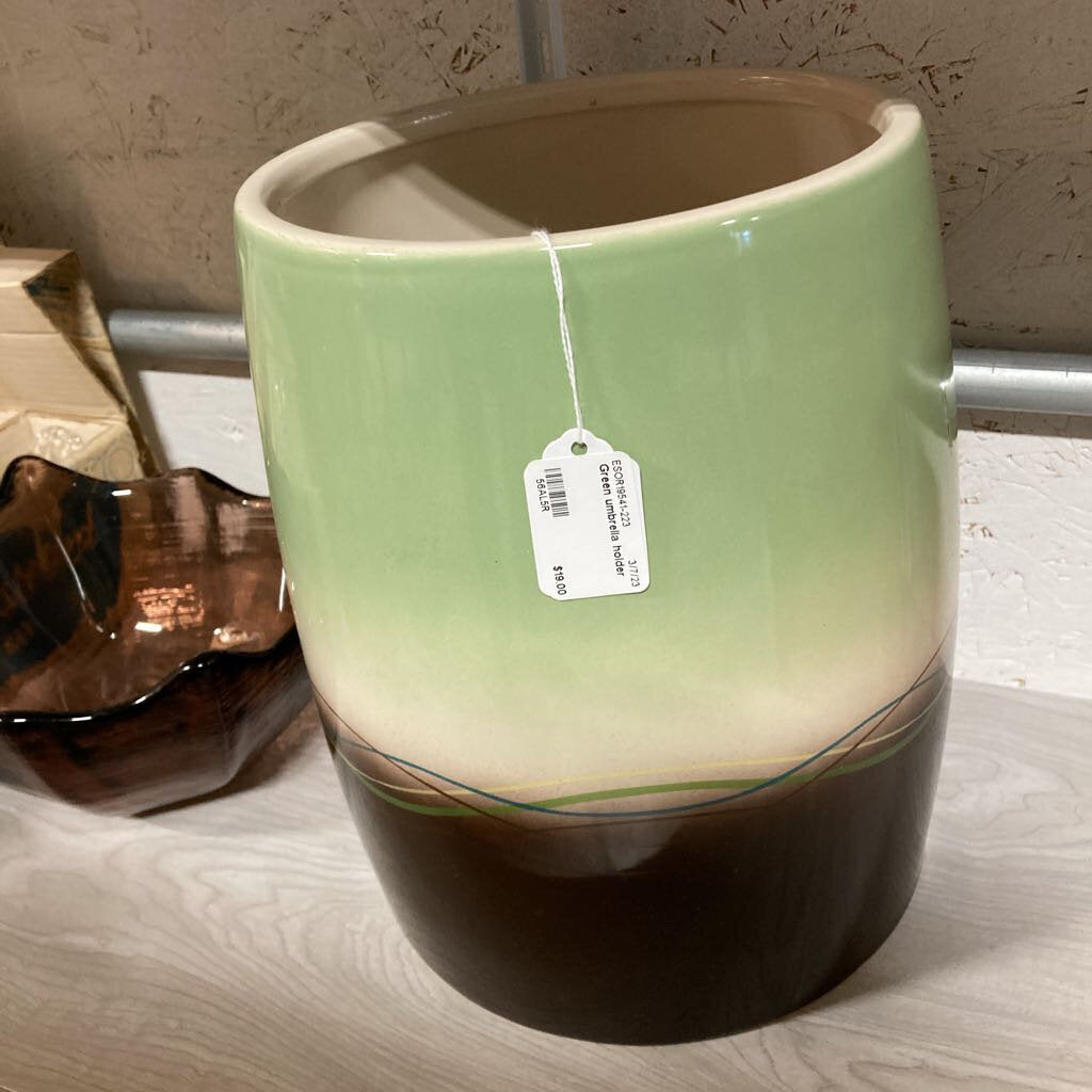 Green umbrella holder