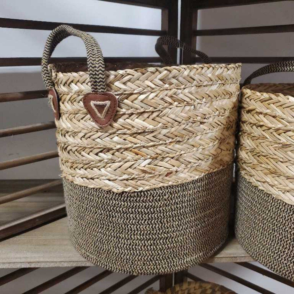 MEDIUM WOVEN ROUND SEAGRASS BASKETS W BROWN BASE AND HANDLES
