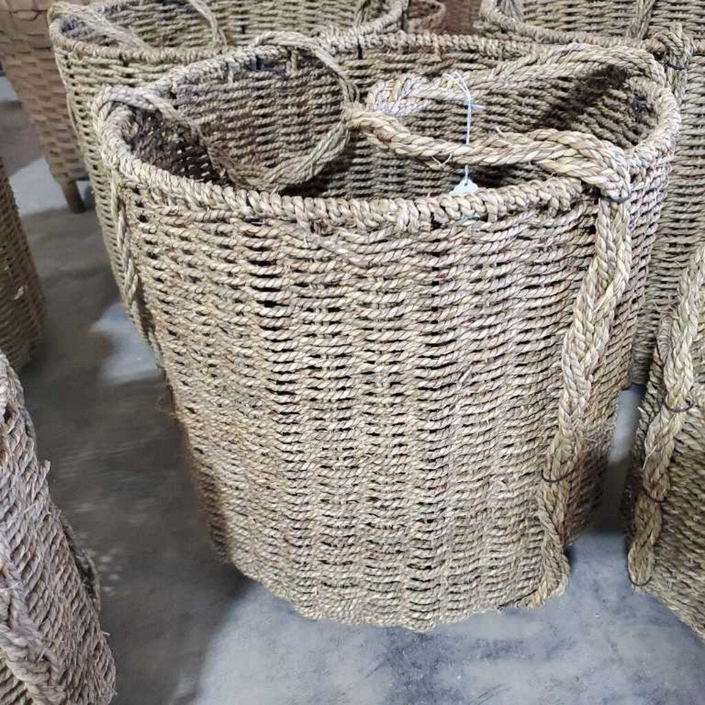 LARGE-ROUND BRAIDED SEAGRASS STORAGE BASKET W HANDLES