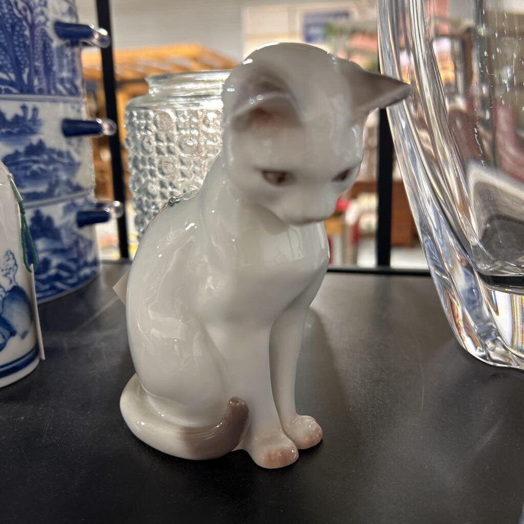 Bing & Grondahi Copenhagen white cat