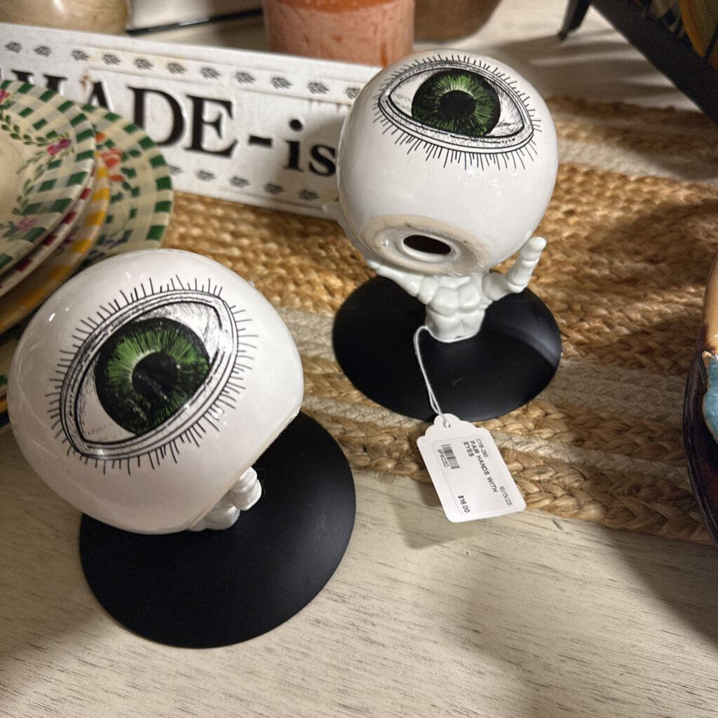 PAIR HANDS WITH EYES