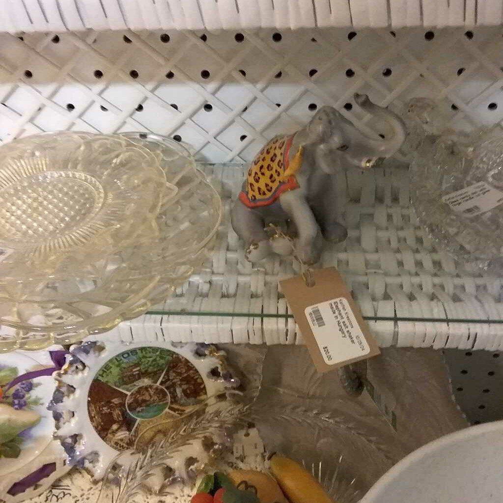 Elephant salt shaker made in Hungary