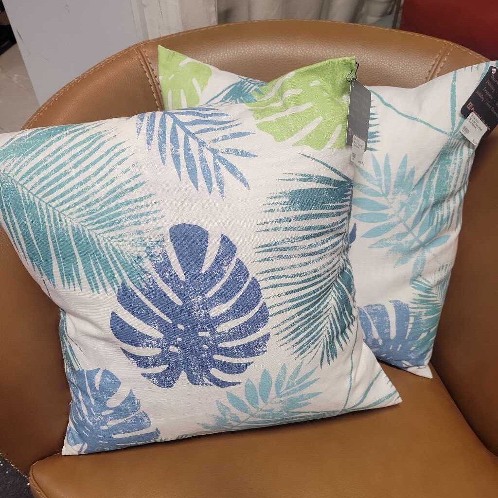 18" x 18" Poly Filled Toss Pillows