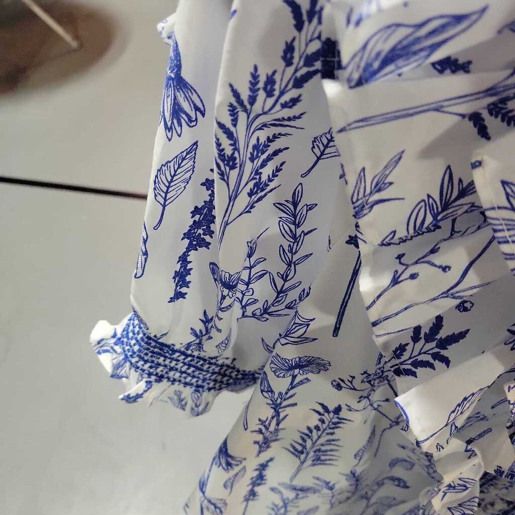 Entro toile blue smocked top