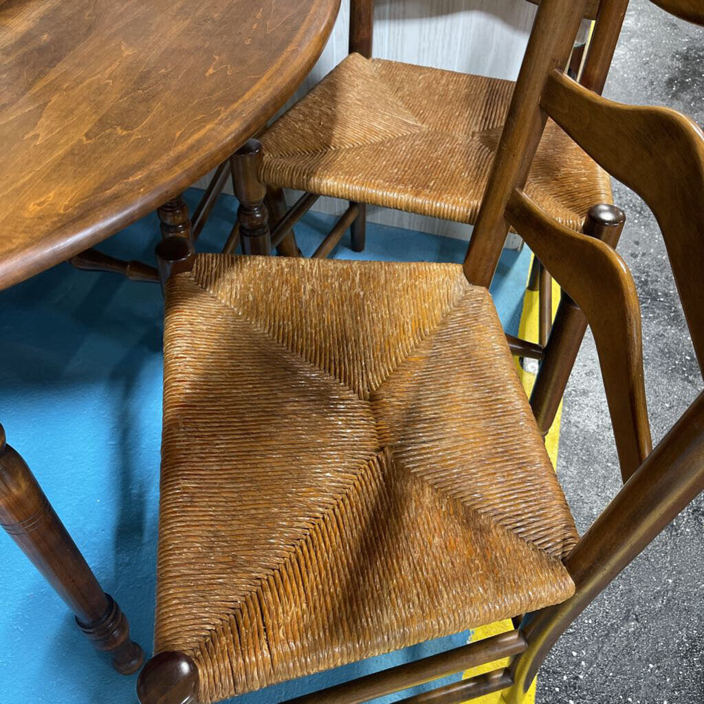 Antique table with six chairs /leaf