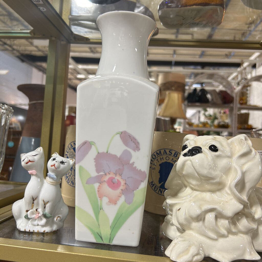 J13 Vintage Ming Floral Vase