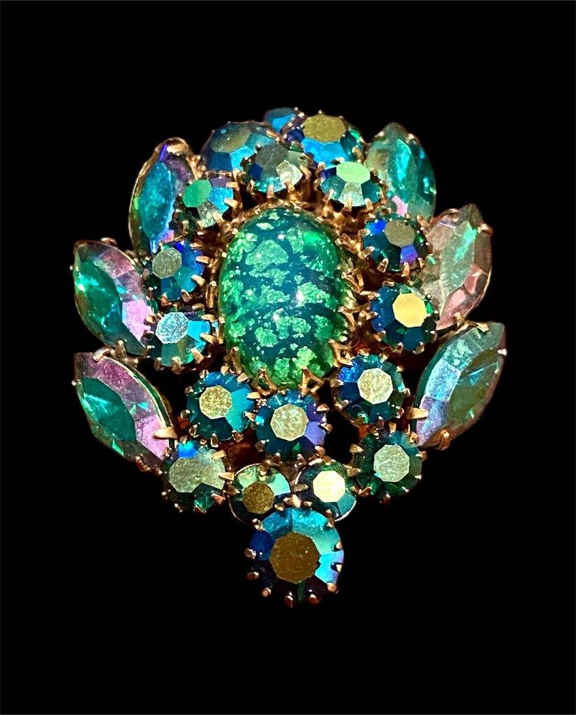 VINTAGE JULIANA STYLE EASTER EGG RHINESTONE BROOCH GREEN EMERALD