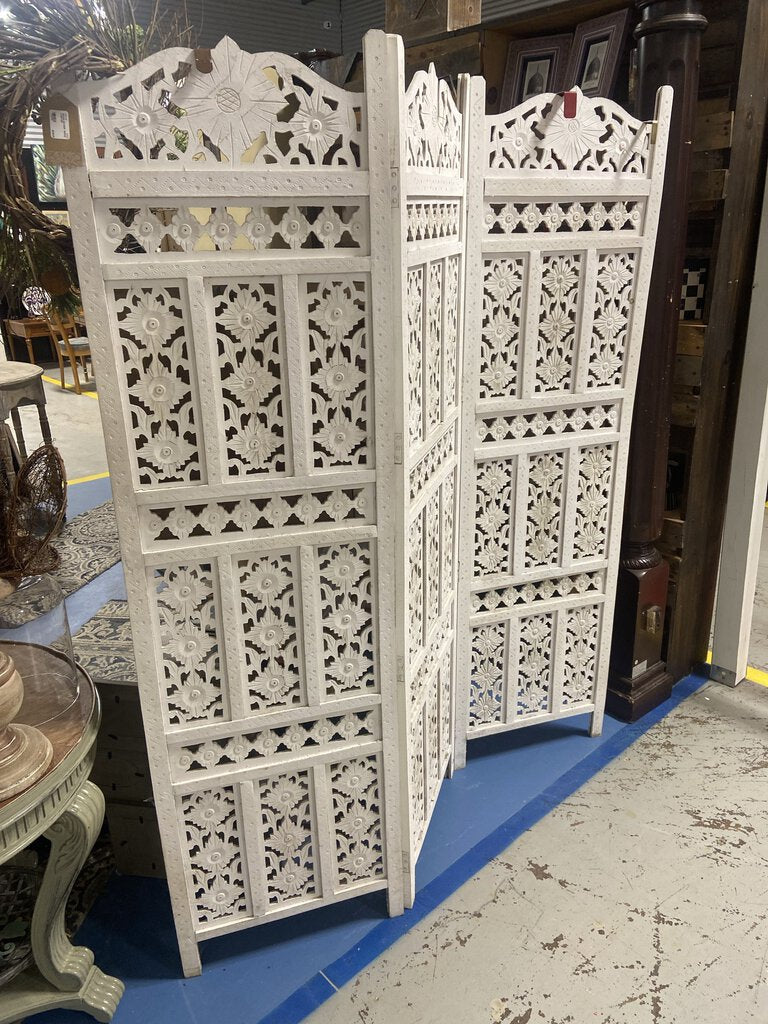 ROOM DIVIDER WHITE CARVED