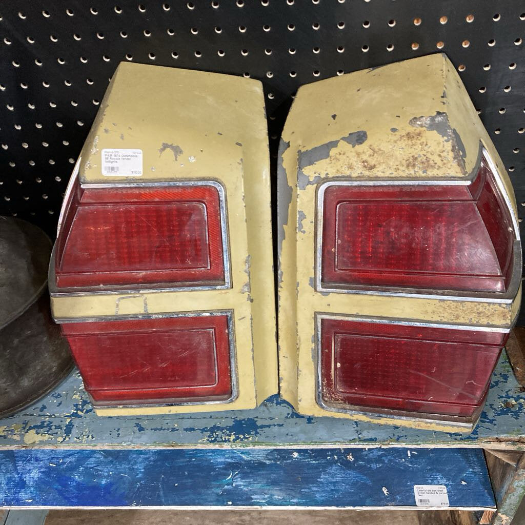 PAIR 1974 Oldsmobile 88 Royale fender taillights