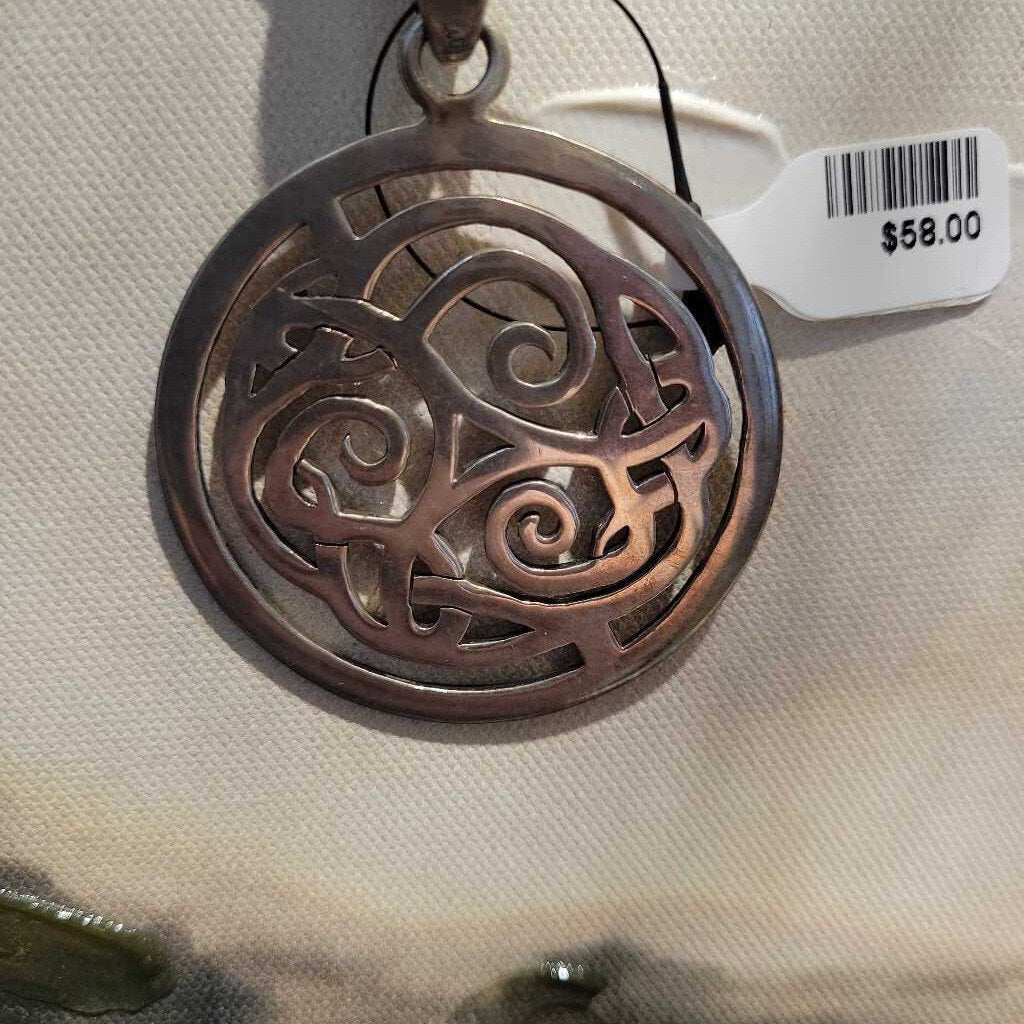big silpada pendant round