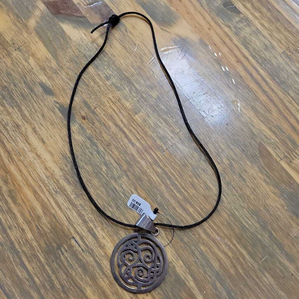 big silpada pendant round