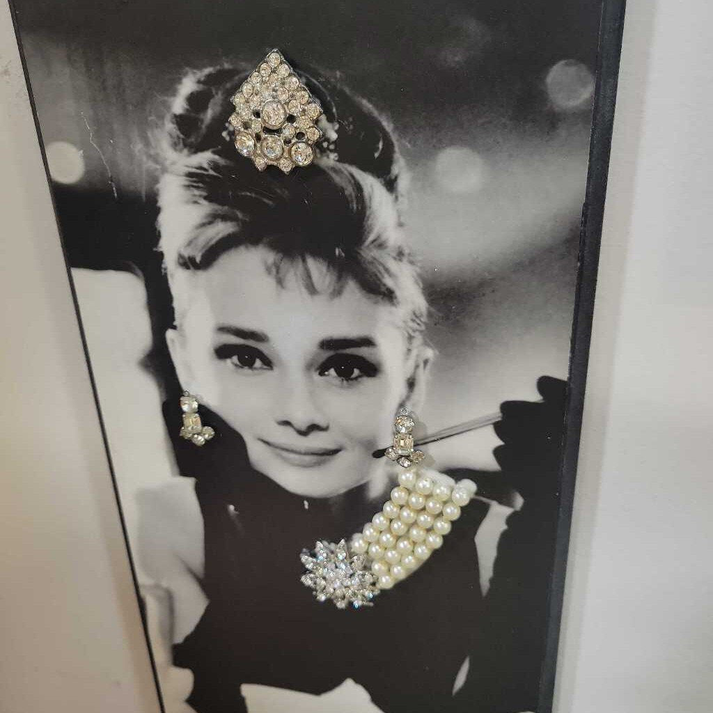 Audry Breakfast at Tiffany's w/ Bling 14.5" x 7"