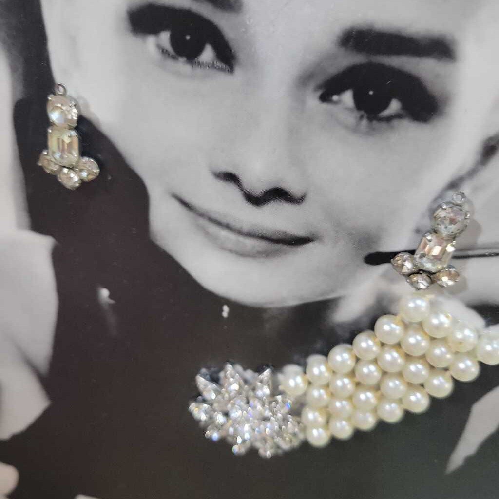 Audry Breakfast at Tiffany's w/ Bling 14.5" x 7"