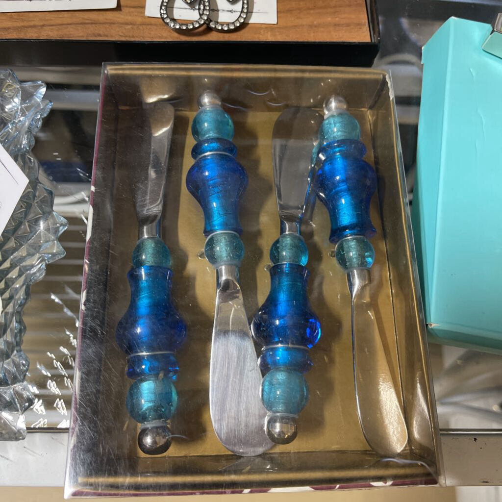 Box of cheese spreader with bright blue beads