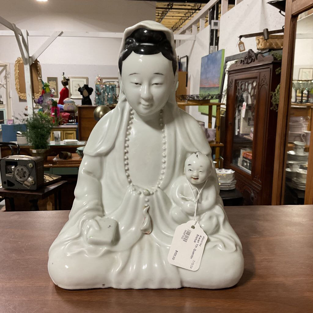 Kwan Yin Quentin Statue