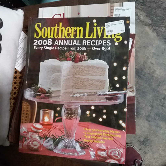 4J058 2015 Southern Living Christmas Cookbook