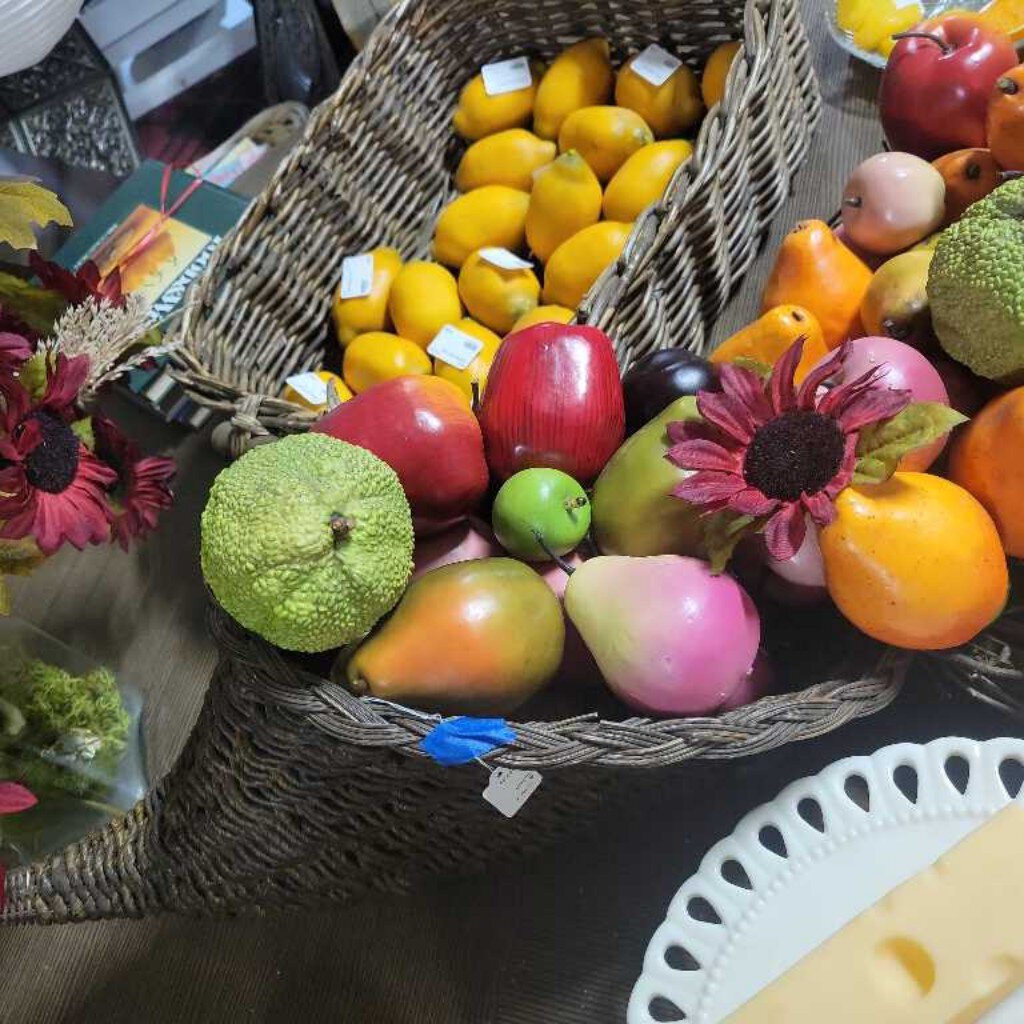 Horn of Plenty & Basket (fruit included)