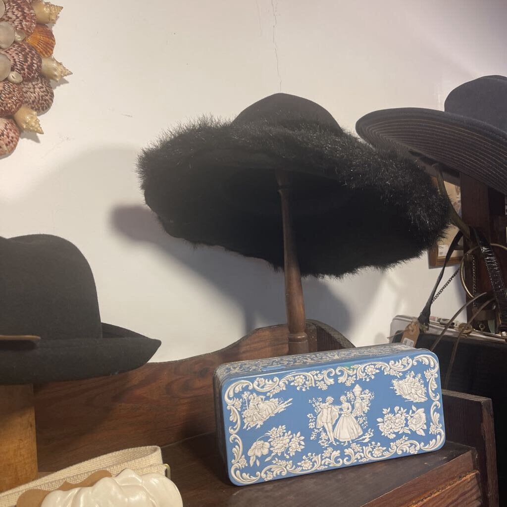Doeskin wool, black hat