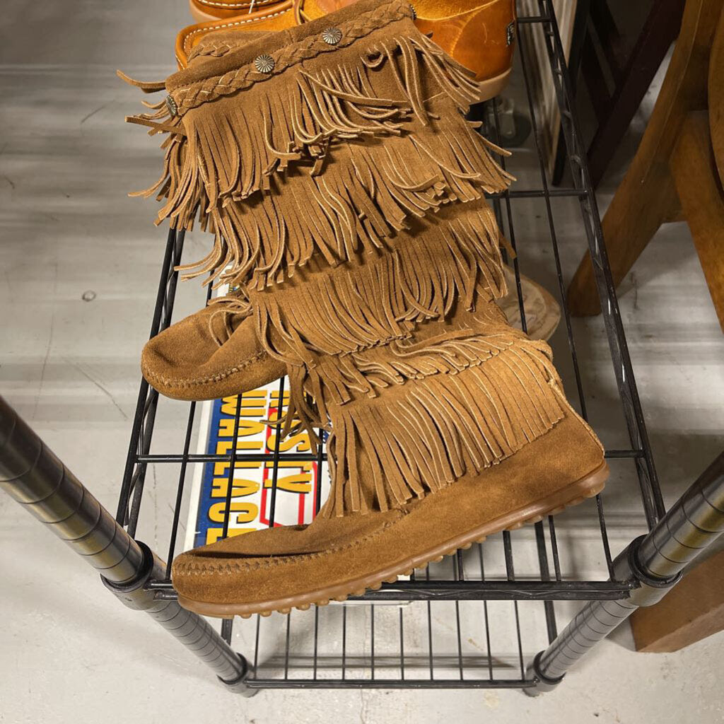 Minnetoka high top suede moccasins