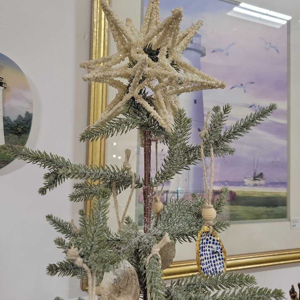 Decorated Christmas Tree w/Oyster Ornaments