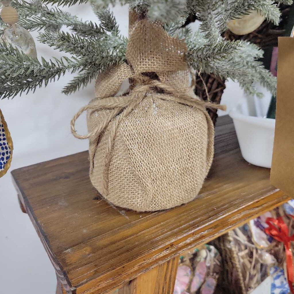 Decorated Christmas Tree w/Oyster Ornaments