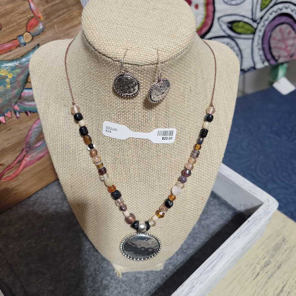 Necklace earring set