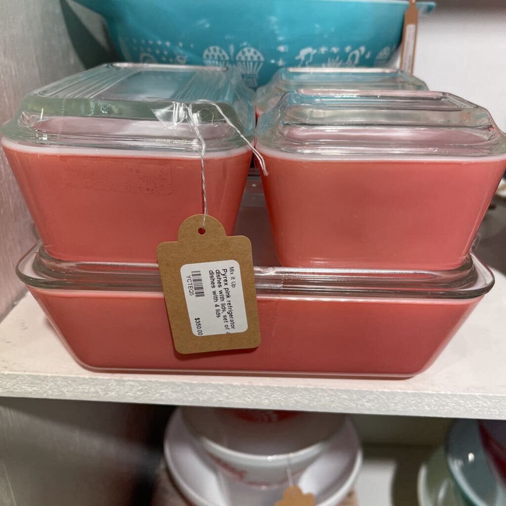Pyrex pink refrigerator dishes with lids, set of 4 dishes with 4 lids