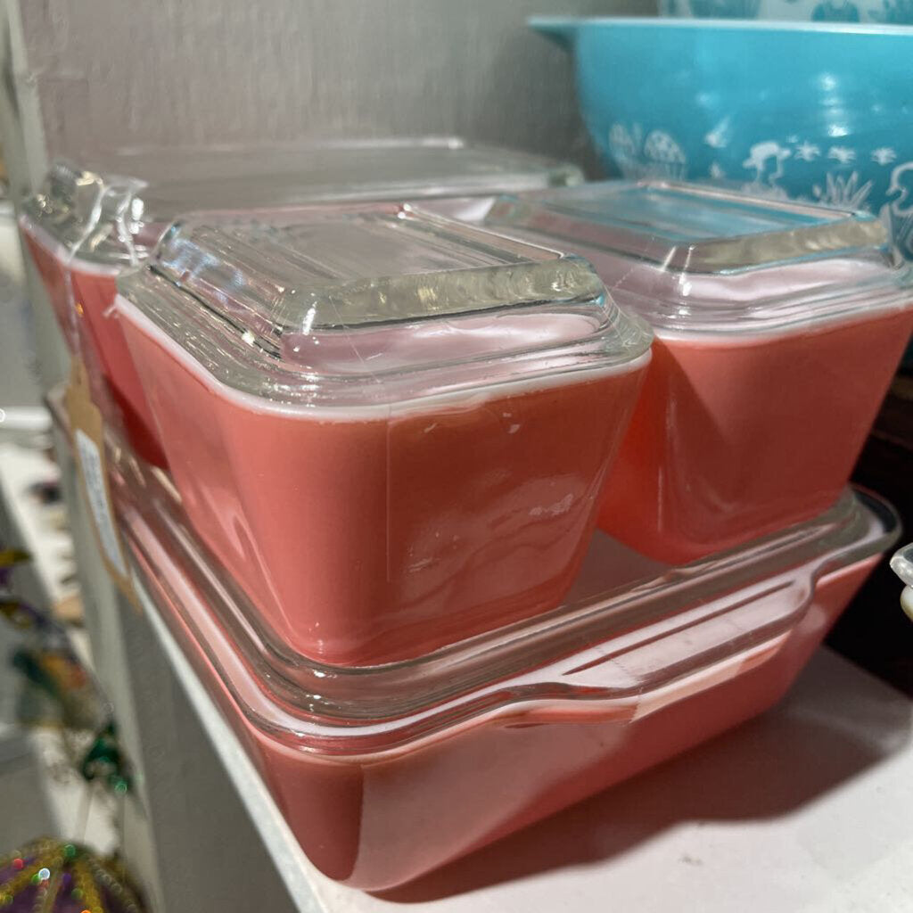 Pyrex pink refrigerator dishes with lids, set of 4 dishes with 4 lids