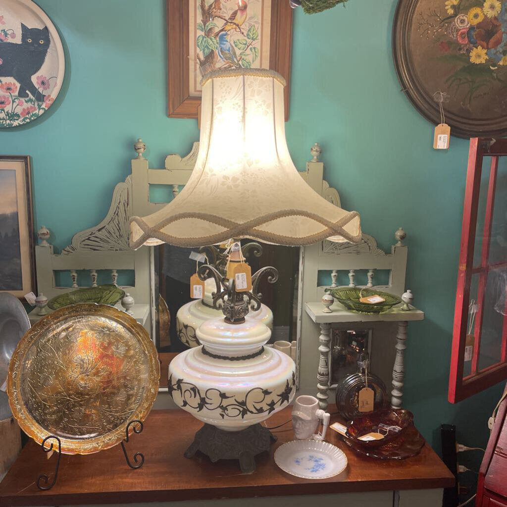 Mid 20th cen. Hollywood regen. Lamp