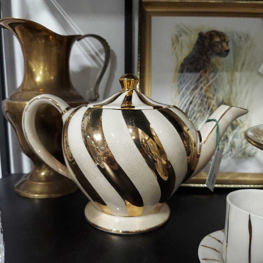 Sadler gold + cream swirl teapot