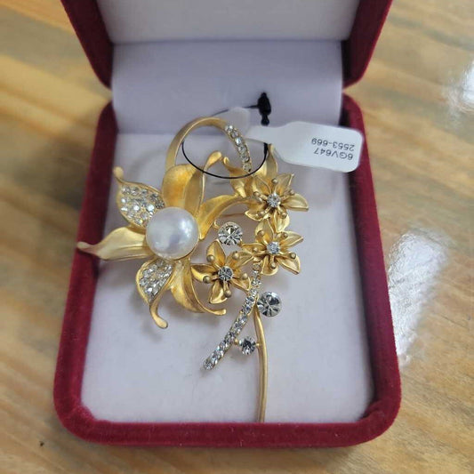 Gold pearl flower brooch