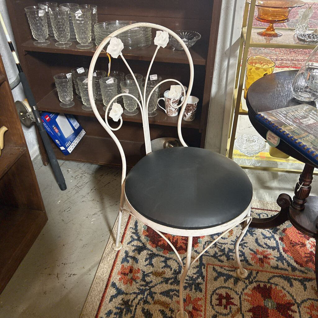 WHITE METAL CHAIR