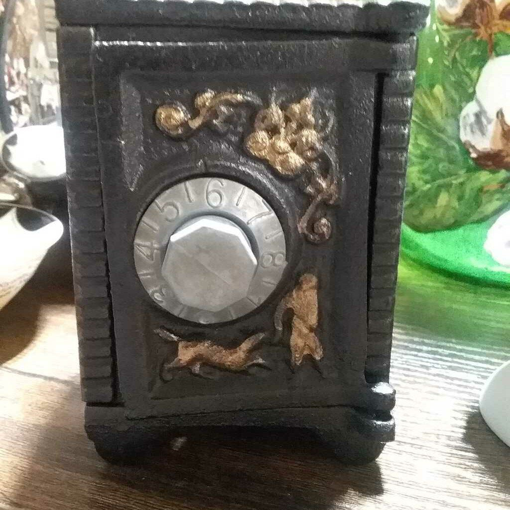 SAFE, ANTIQUE CAST IRON BANK